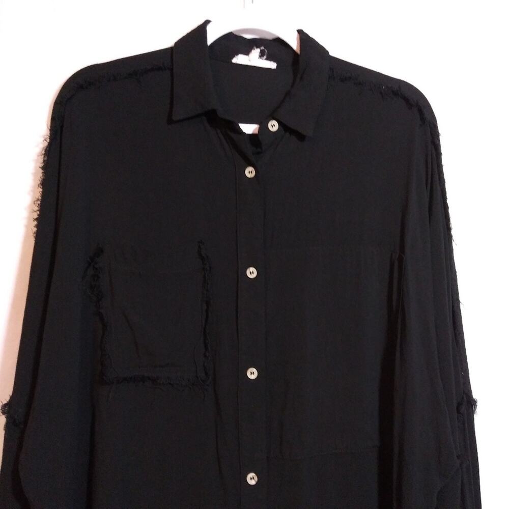 AEMI+CO Black Raw Edge Button-Up Shirt Contemporary Distressed Size Small - Picture 3 of 9